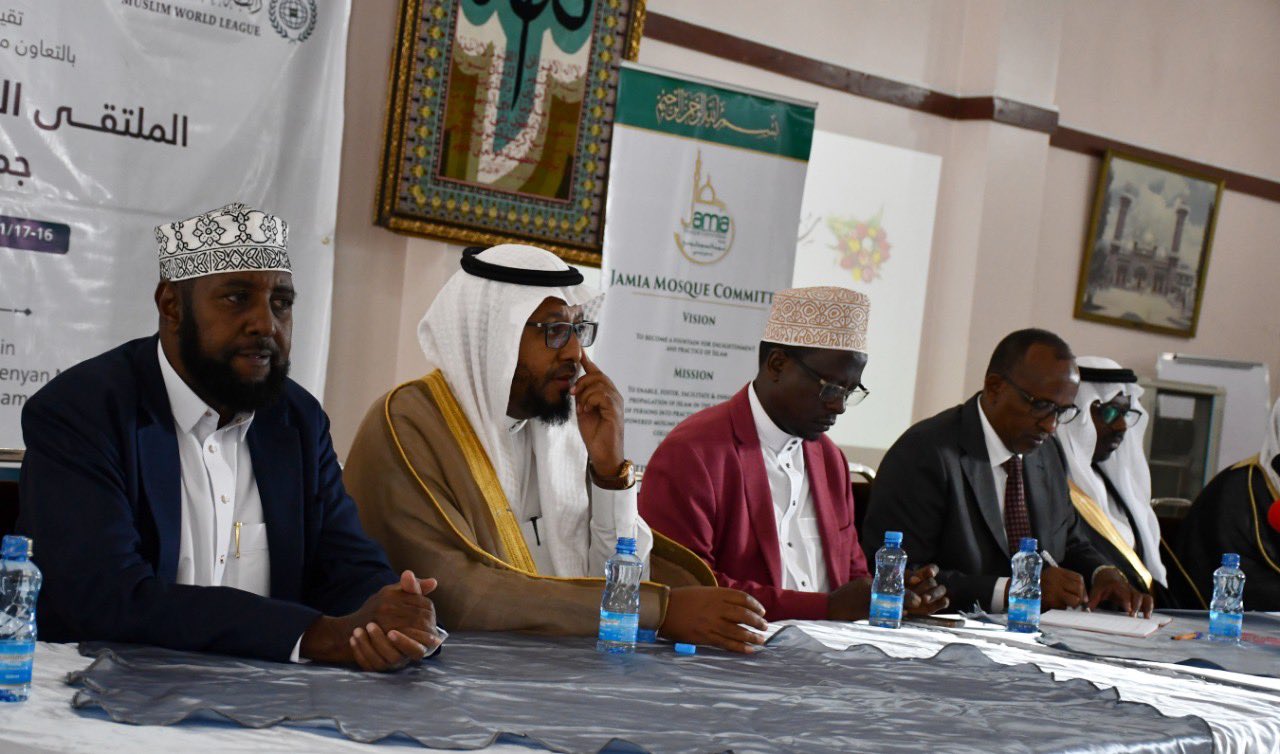 Sebagai alat untuk hidup berdampingan antar agama & budaya serta mempererat ikatan komunitas negara-negara yang beraneka ragam di seluruh dunia.  Liga Muslim Dunia meluncurkan program untuk melatih para imam & mubaligh di Afrika, bekerja sama dengan Dewan