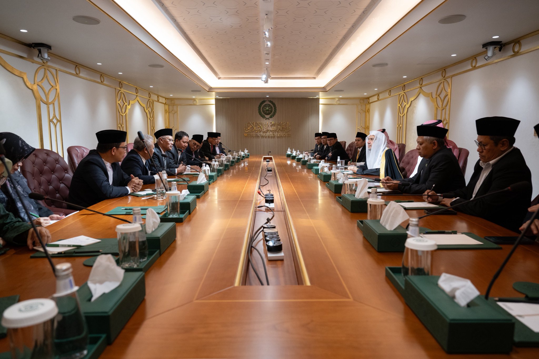 استقبل معالي الأمين العام، رئيس هيئة علماء المسلمين، الشيخ د.⁧‫محمد العيسى‬⁩ ⁦‪‬⁩، وفدَ الرئاسة المركزية للجمعية المحمدية في جمهورية إندونيسيا، برئاسة فضيلة الرئيس العام للجمعية، الشيخ الدكتور حيدر ناصر