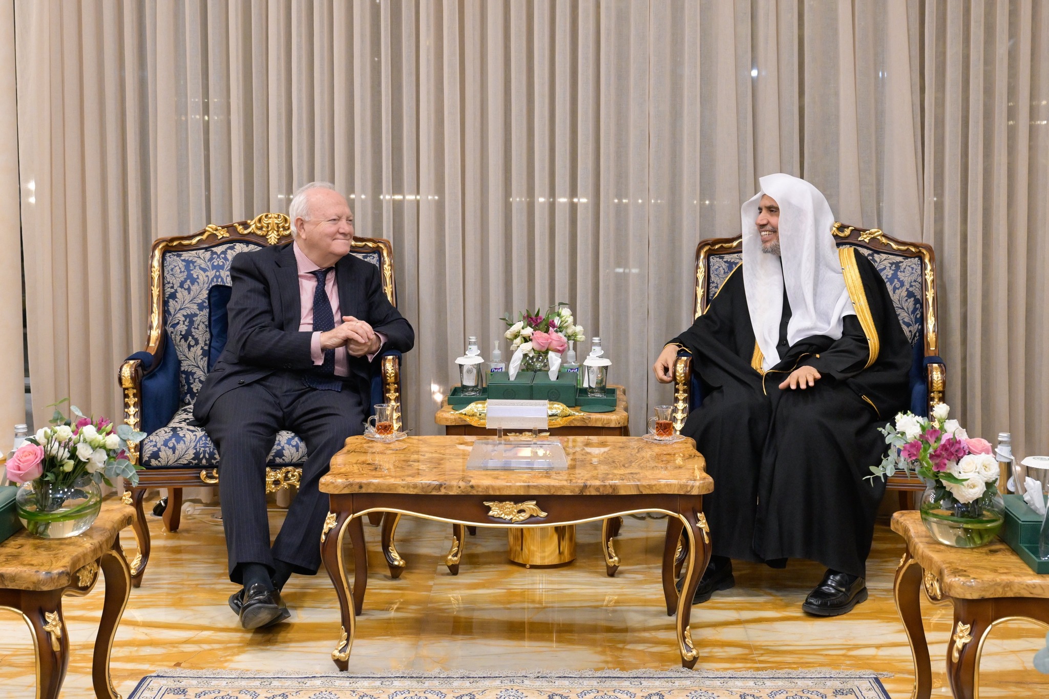 استقبل معالي الأمين العام، رئيس هيئة علماء المسلمين، فضيلة الشيخ د.⁧‫ محمد العيسى‬⁩‬⁩، في مكتبه بالرياض، الممثل السامي لتحالف الحضارات بالأمم المتحدة، معالي السيد ميغيل موراتينوس