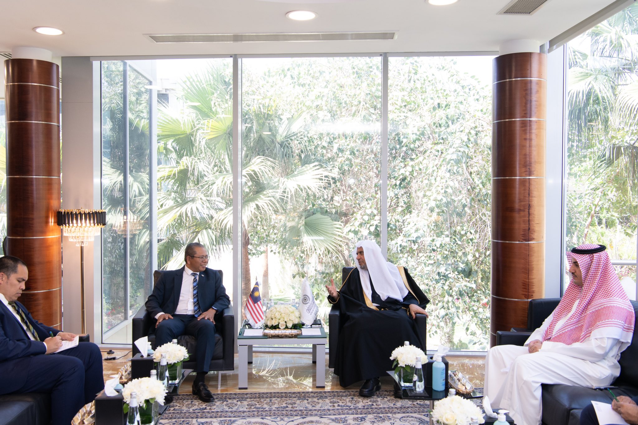 دبير كل هيئت علماي مسلمان جناب دكتر محمد العيسى با سفير مالزي در عربستان سعودي سيد وان زايدي عبدالله ديدار كرد.