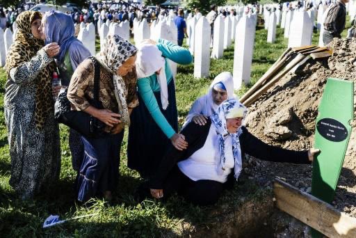 بمشيئة الله تعالى يقوم معالي الشيخ د ⁧‫#محمد_العيسى‬⁩ برئاسة وفد رفيع من العلماء المسلمين من عموم المذاهب، مصحوباً بقيادات دينية من مختلف الأديان بزيارة موقع الإبادة في ⁧‫#سربرنيتسا‬⁩ بالبوسنة والهرسك ومعسكر ⁧‫#أوشفيتز‬⁩ للإبادة ببولندا للتعبير عن الشعور الديني تجاه تلك الجرائم دون استثناء.