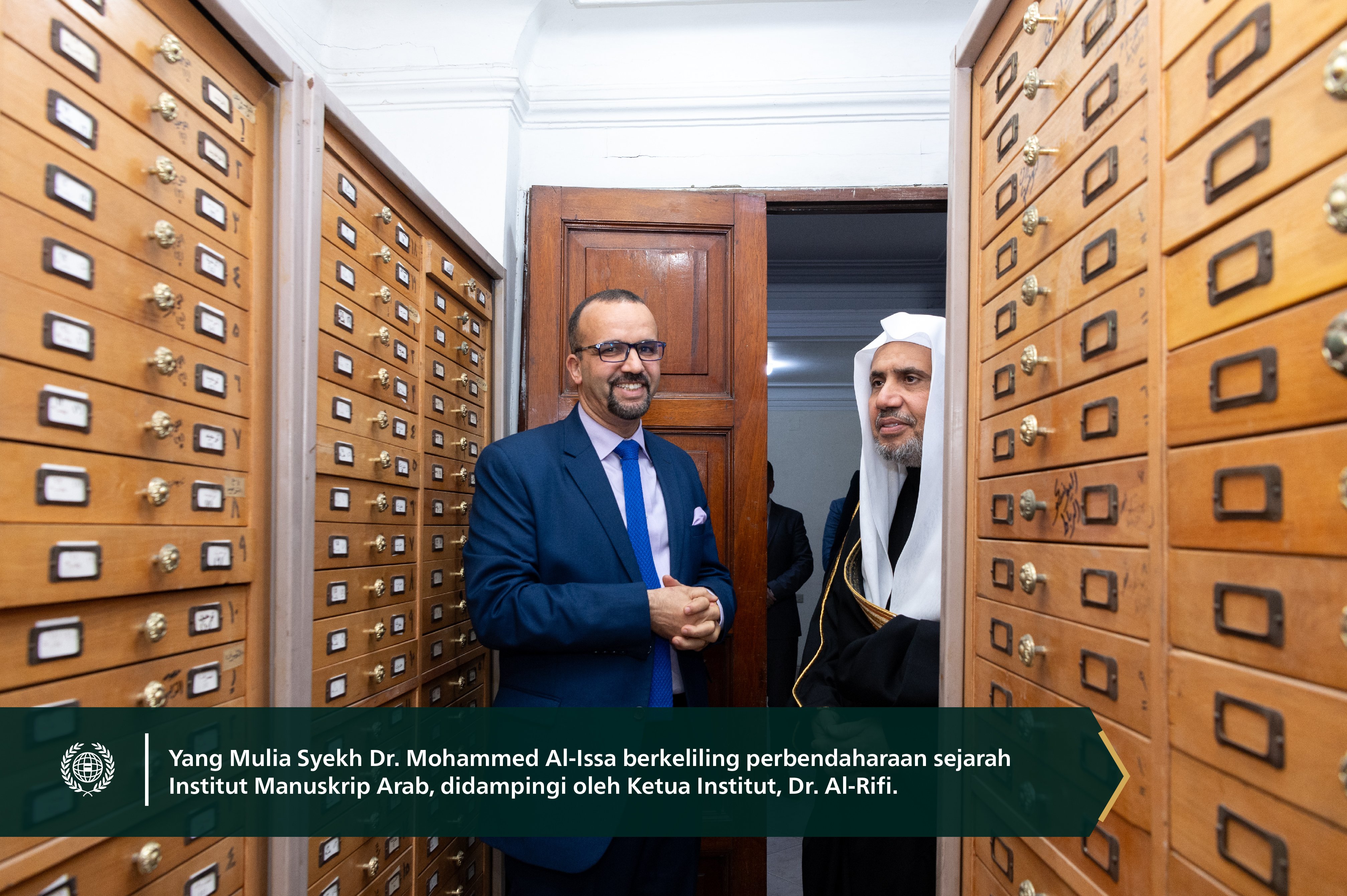 Institut Manuskrip Arab yang berafiliasi dengan Akademi Bahasa Arab di kantornya di Kairo, menjamu Yang Mulia Syekh Dr.Mohammed bin Abdulkarim Al-Issa