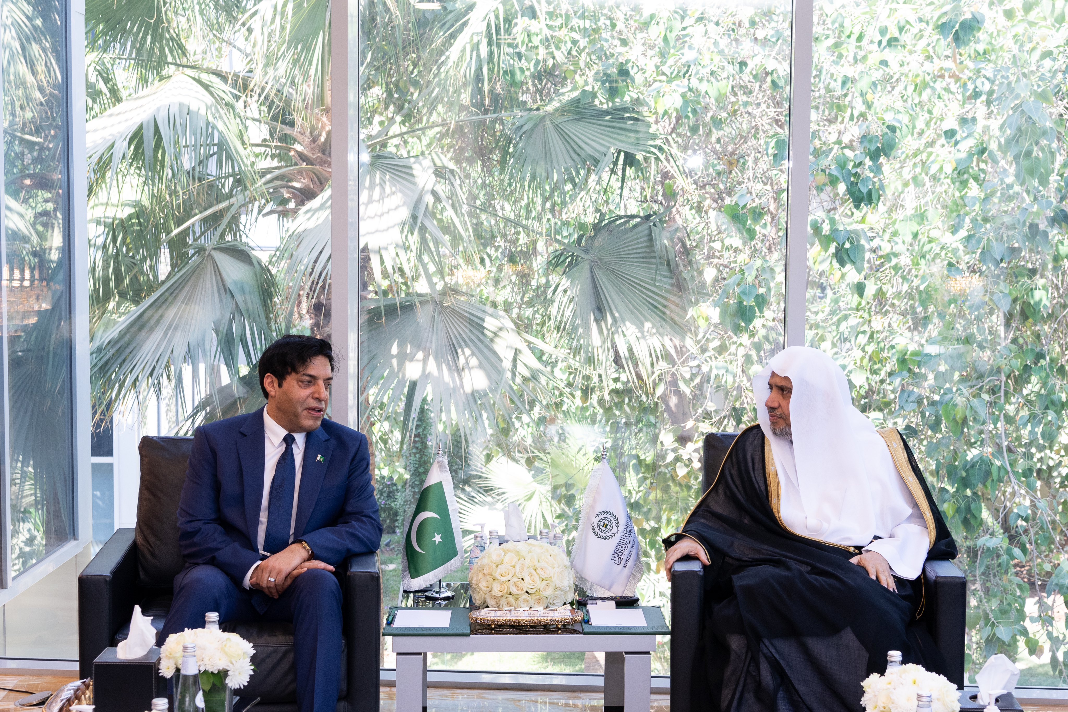 جناب دبیر کل، و رئیس انجمن علمای مسلمان، آقای دکتر شیخ محمد العیسی  ، از جناب سرتیپ ندیم احمد انجم، مدیر کل آژانس اطلاعات مشترک پاکستان استقبال نمود .