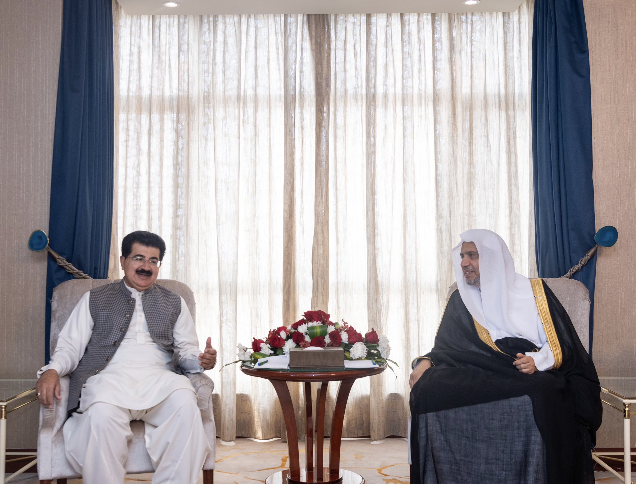 دبیر کل انجمن علمای مسلمان جناب شیخ دکتر محمد العیسی از جناب آقای صدیق سنجرانی رئیس مجلس سنای پاکستان استقبال کردند.