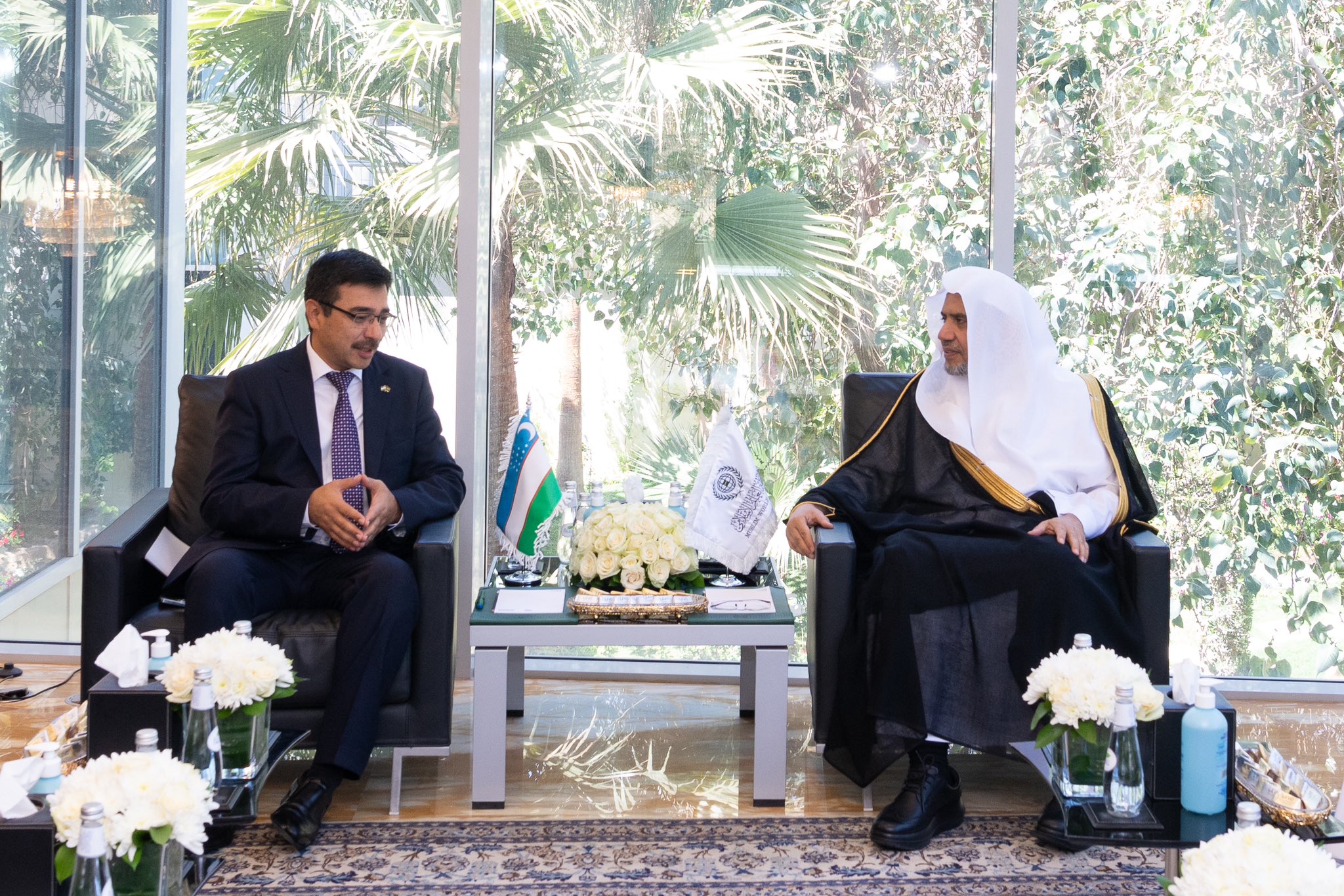 جناب د. محمد العیسی، رئیس هیئت علمای مسلمان از جناب اولوگبیک مقصودوف سفیر جمهوری ازبکستان در عربستان سعودی استقبال کرد.
