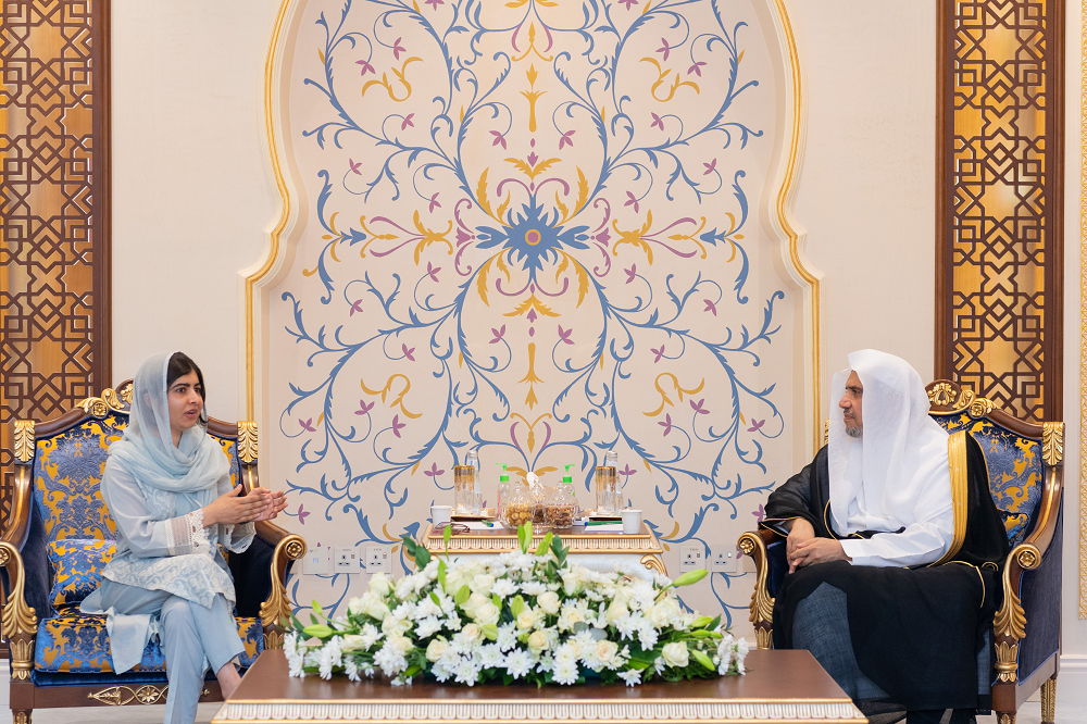 Yang Mulia Syekh Dr.  Mohammed bin Abdulkarim Al-Issa , menerima aktivis pendidikan wanita dan  peraih Nobel termuda,  Malala Yousafzai.