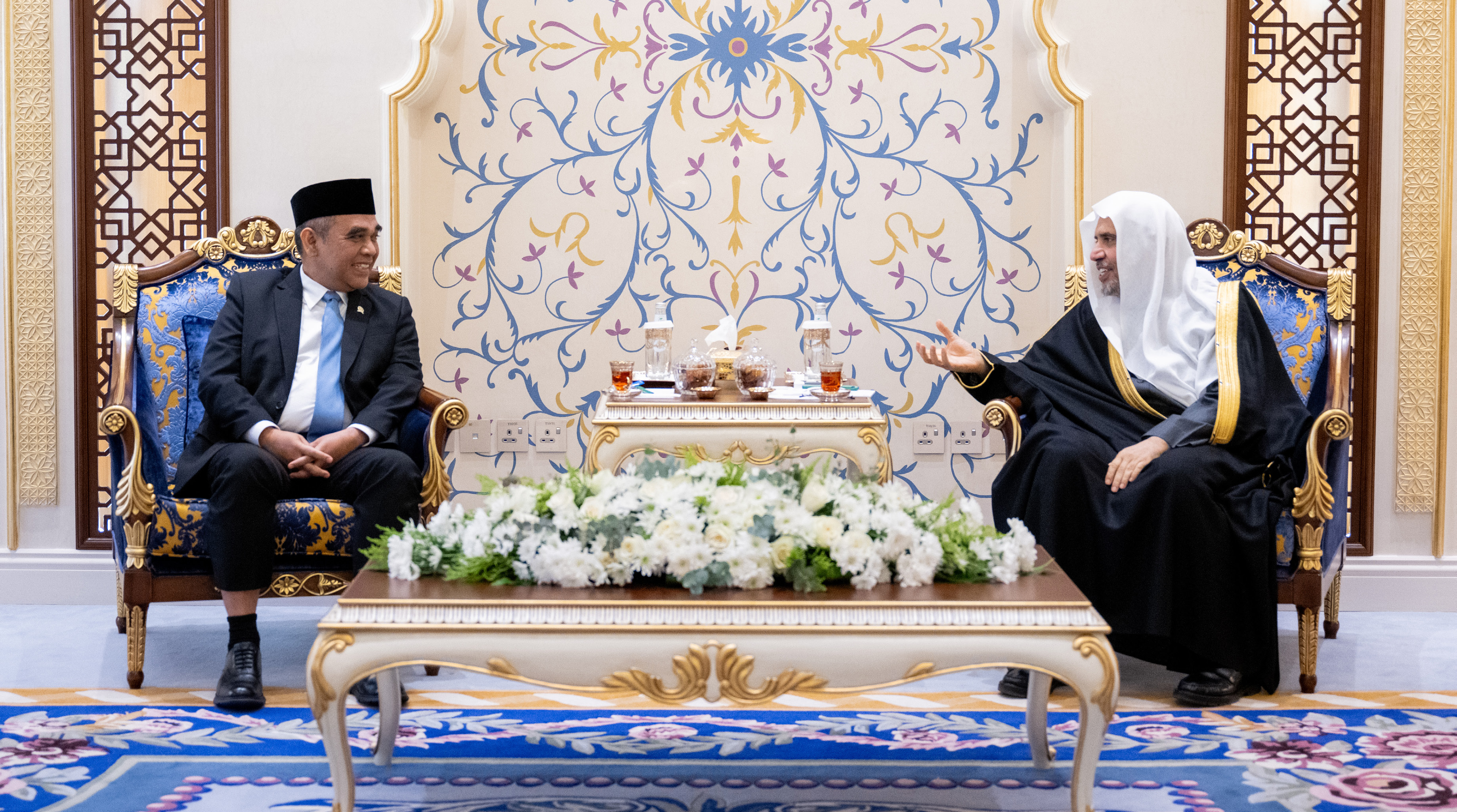 صاحب الفضيلة والمعالي الشيخ الدكتور محمد بن عبدالكريم العيسى يستقبل رئيس مجلس الشورى الشعبي، أمين الحزب الحاكم في جمهورية إندونيسيا، السيد أحمد مزاني، في مقر رابطة العالم الإسلامي في مكة المكرمة