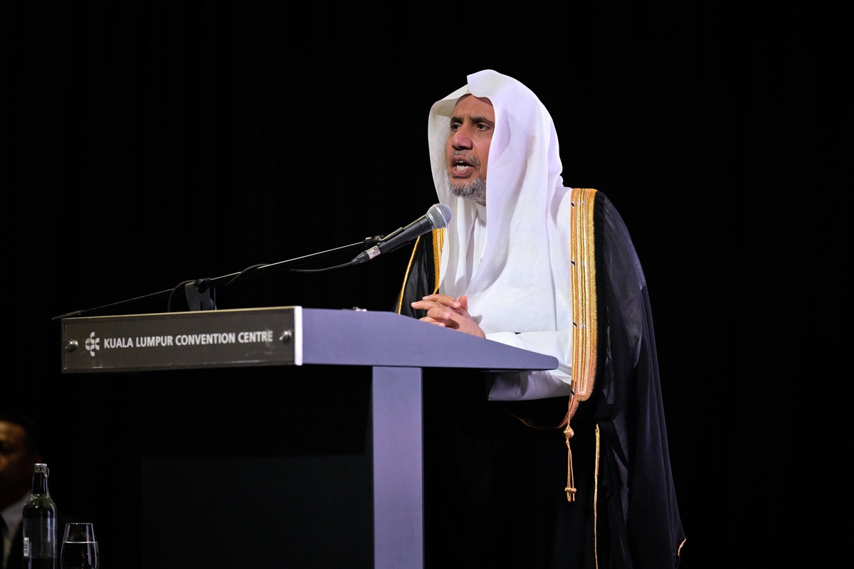 الأمينُ العامُّ لرابطة العالم الإسلامي يفتتح مؤتمرَ "الإيمان في ضوء العلم والبراهين المُعاصرة" في ماليزيا