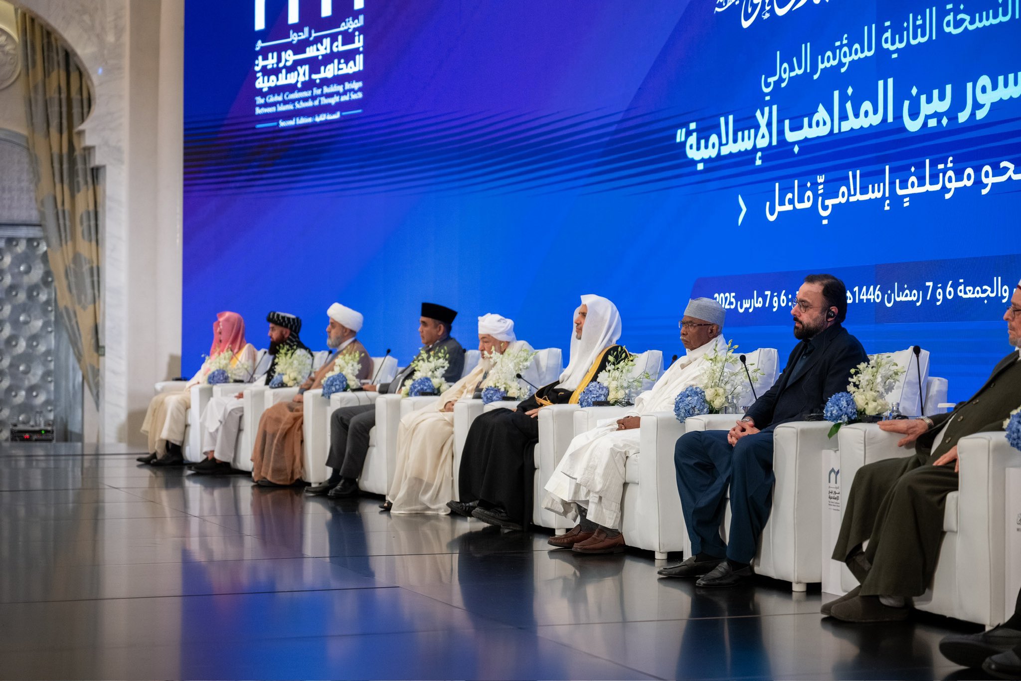 ‏"موسوعةُ المؤتلفِ الفكريِّ الإسلاميِّ": ‏نحو 1800 صفحة، شارك في صياغتها 60 عالمًا شرعيًّا ومفكرًا إسلاميًّا من مختلف المذاهب والمدارس، لتكون مَعلَمًا مُضيئًا في مسيرة وحدة الأمّة