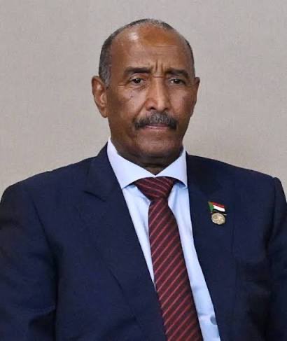 ‏في اتصالٍ هاتفيٍّ بفضيلته:  ‏فخامة رئيس مجلس السيادة السوداني، الفريق أول ركن عبدالفتاح البرهان يُعرِب في اتصالٍ هاتفيٍّ بمعالي الأمين العام، رئيس هيئة علماء المسلمين، فضيلة الشيخ د.⁧‫محمد العيسى‬⁩ ‬⁩، عن ترحيبِه بزيارة فضيلته الحالية للسودان، ولقاء الفعاليات السودانية، وفي مقدمتهم دولة رئيس الوزراء، وأعضاء حكومته، وذلك بمقر الحكومة المؤقت في بورتسودان، مُعَبِّرًا فخامته عن سعادتِه بلقاء فضيلته لولا تواجده الطارئ خارج بورتسودان؛ لتفقُّدِ مطار الخرطوم على إثر استهدافه مؤخرًا.