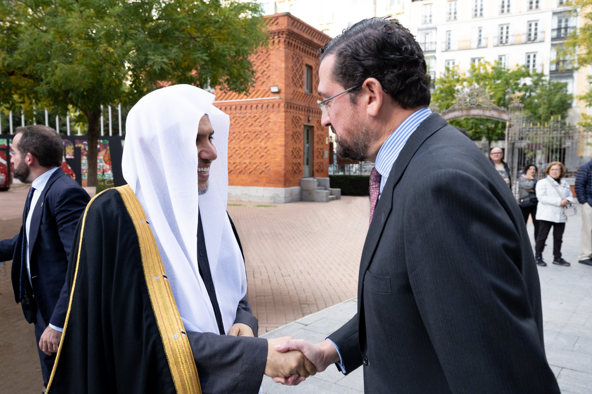 في مدريد، استضاف البيت العربي (أحد كبرى مراكز الدراسات الأوروبية)، التابع لوزارة الخارجية الإسبانية، معاليَ الأمين العام، رئيس هيئة علماء المسلمين، الشيخ د.⁧‫محمد العيسى‬⁩ ⁦‪‬⁩، حيث استقبله رئيس البيت، السيد ميقيل مورو