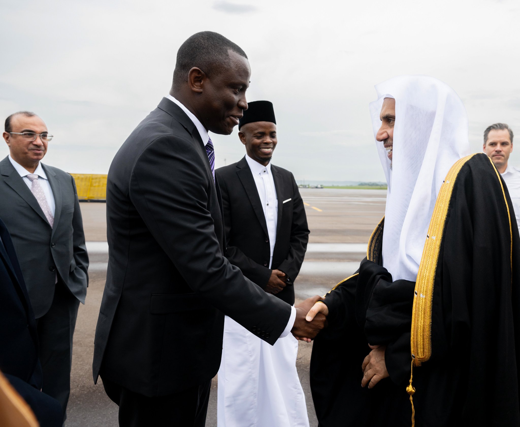 معالي الأمين العام، رئيس هيئة علماء المسلمين، الشيخ د.⁧‫محمد العيسى‬⁩‬⁩، يصل إلى العاصمة الرواندية "كيغالي"
