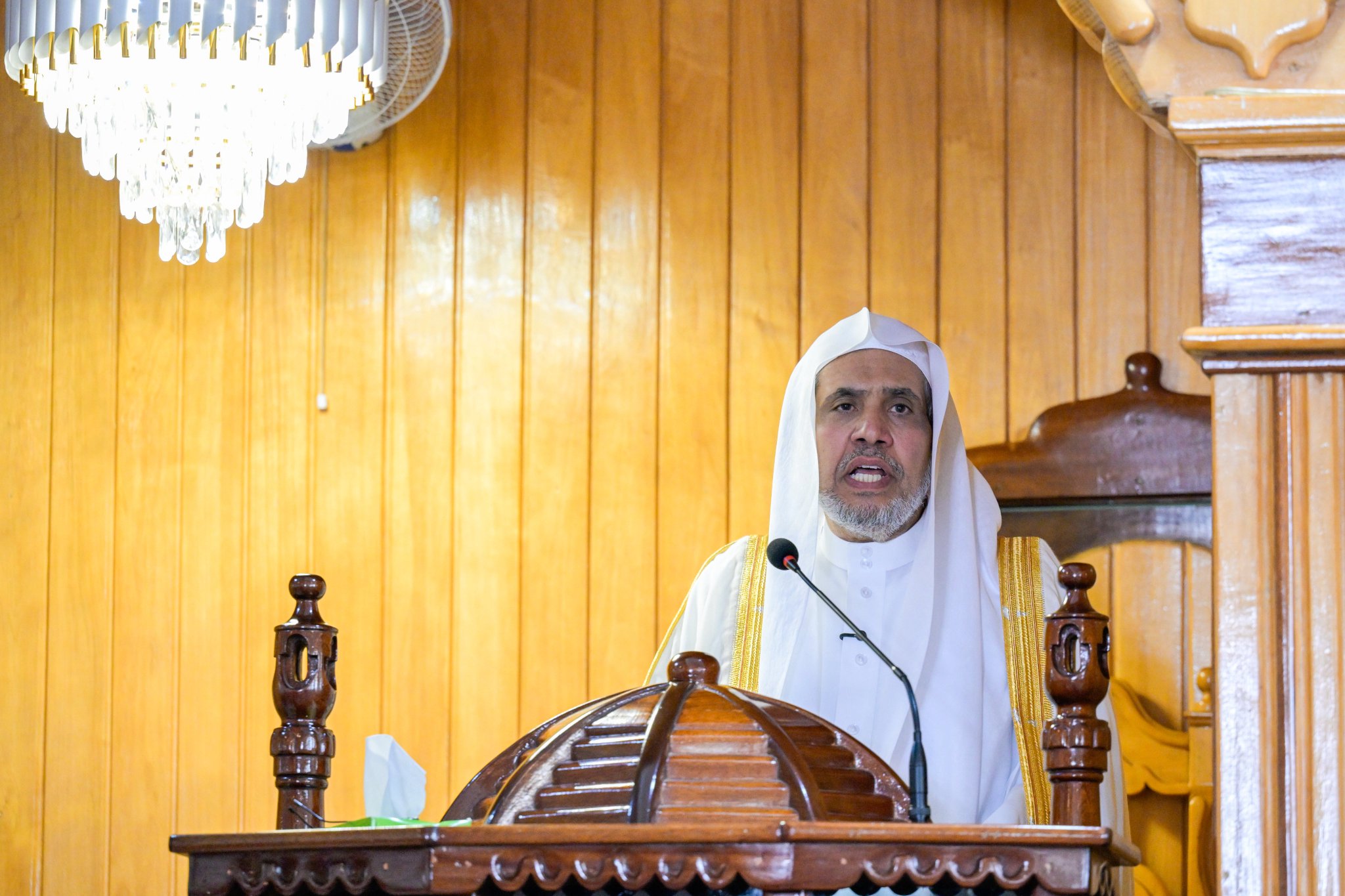 El Secretario general, Sheij Dr. Mohammed Al-Issa, pronunció el sermón del viernes ante los fieles y dirigió la oración en la capital ruandesa, Kigali