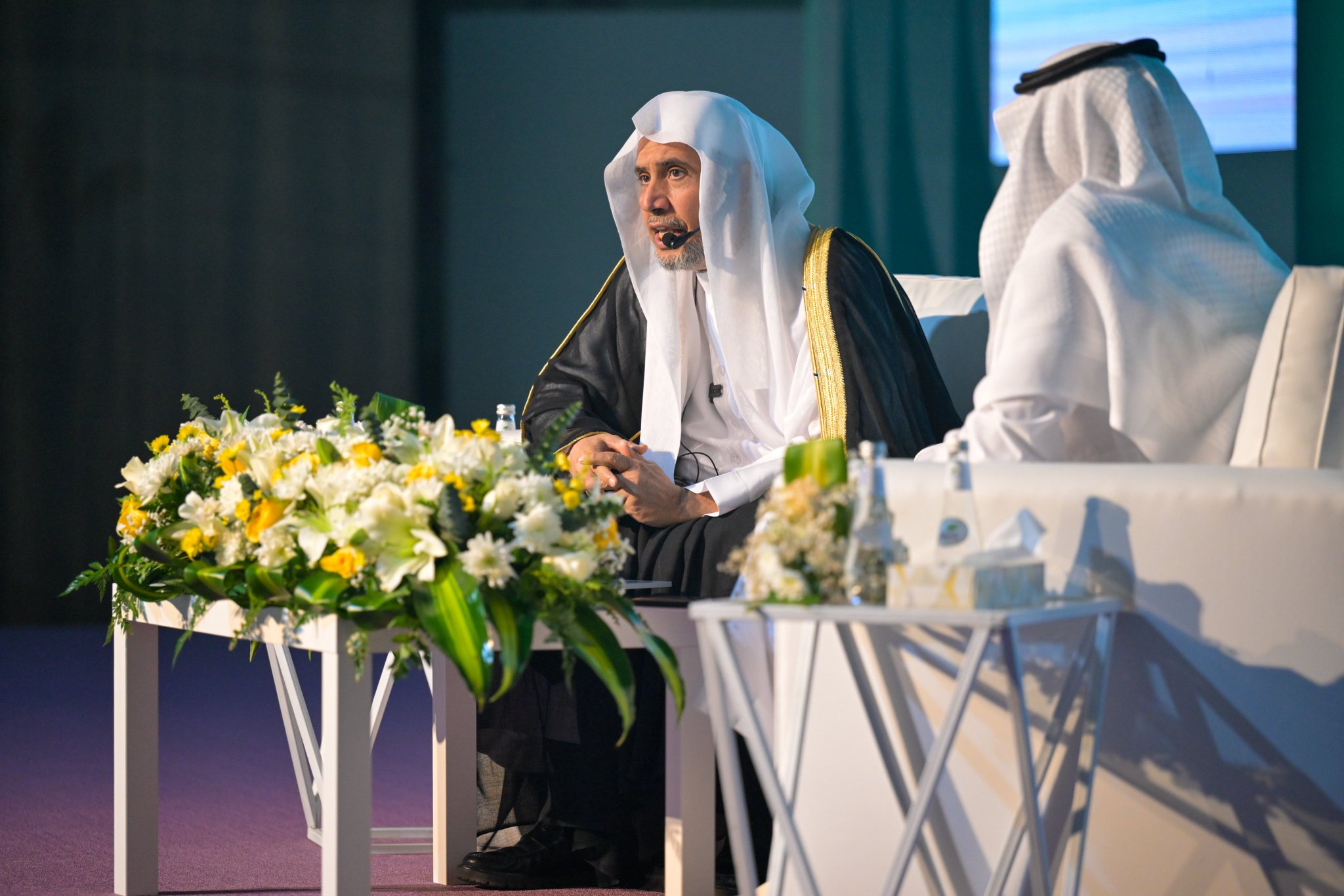 ‏صورٌ من محاضرة وحوار معالي الشيخ د.⁧‫محمد العيسى‬⁩ ‬⁩، ظُهرَ اليوم، في رحاب مكة المكرمة، حولَ: "الوسطيّة السعودية: من المنهج الفقهي إلى الرِّيادة العالميّة"، بدعوةٍ من هيئة الصحفيين السعوديين