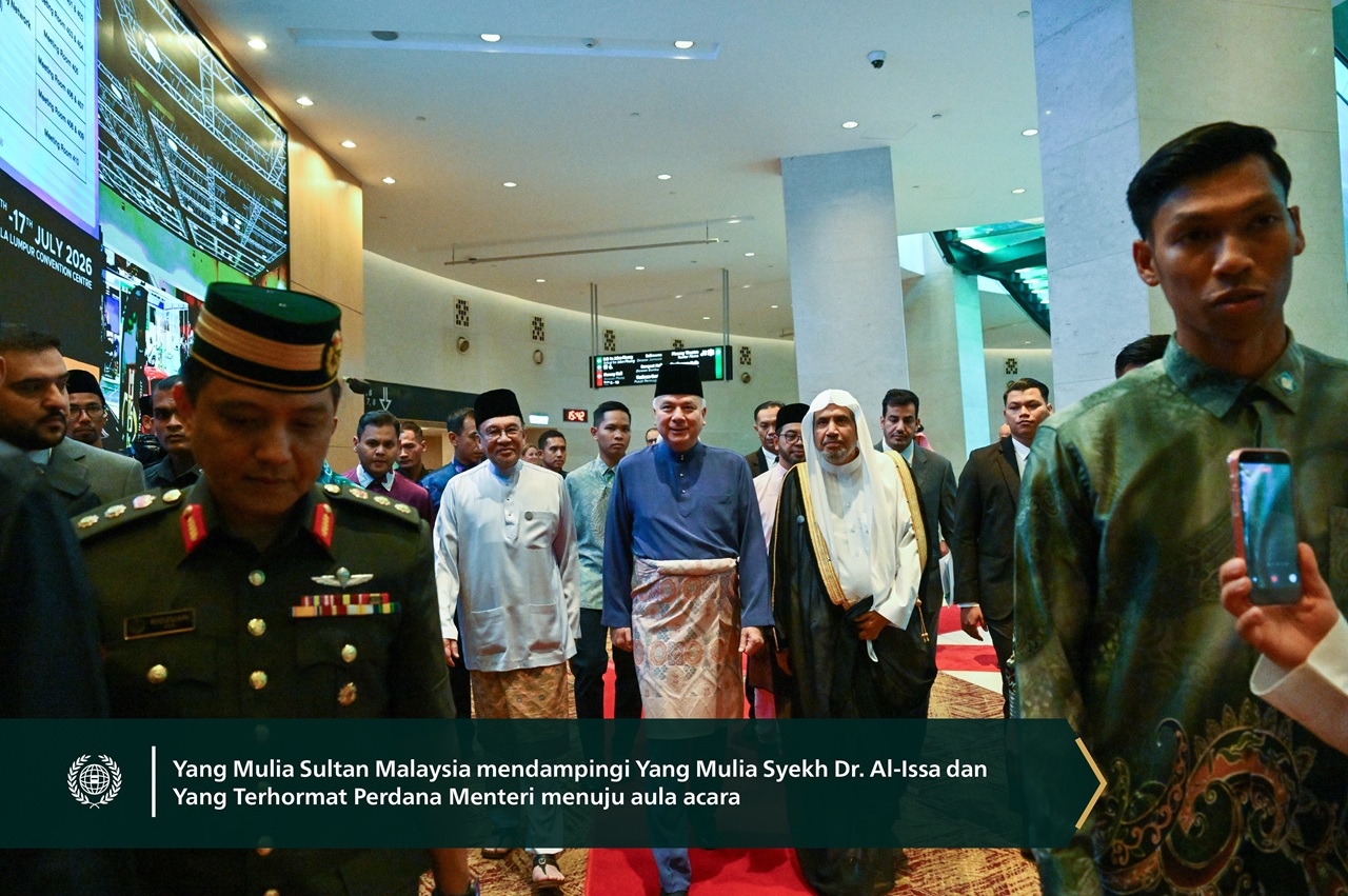 Yang Mulia Sekretaris Jenderal LMD sekaligus Ketua Organisasi Ulama Muslim, Syekh Dr. Mohammed Alissa , menyampaikan pidato pembukaan pada Konferensi Tingkat Tinggi Internasional Ketiga Para Pemimpin Agama