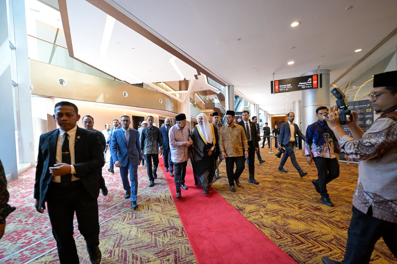 Fotos de la inauguración, por parte del Secretario General de la Liga del Mundo Islámico, Presidente del Consejo de Ulemas, el Sheij Dr. Mohammed Al-Issa, de la reunión del Consejo de Ulemas de la ASEAN