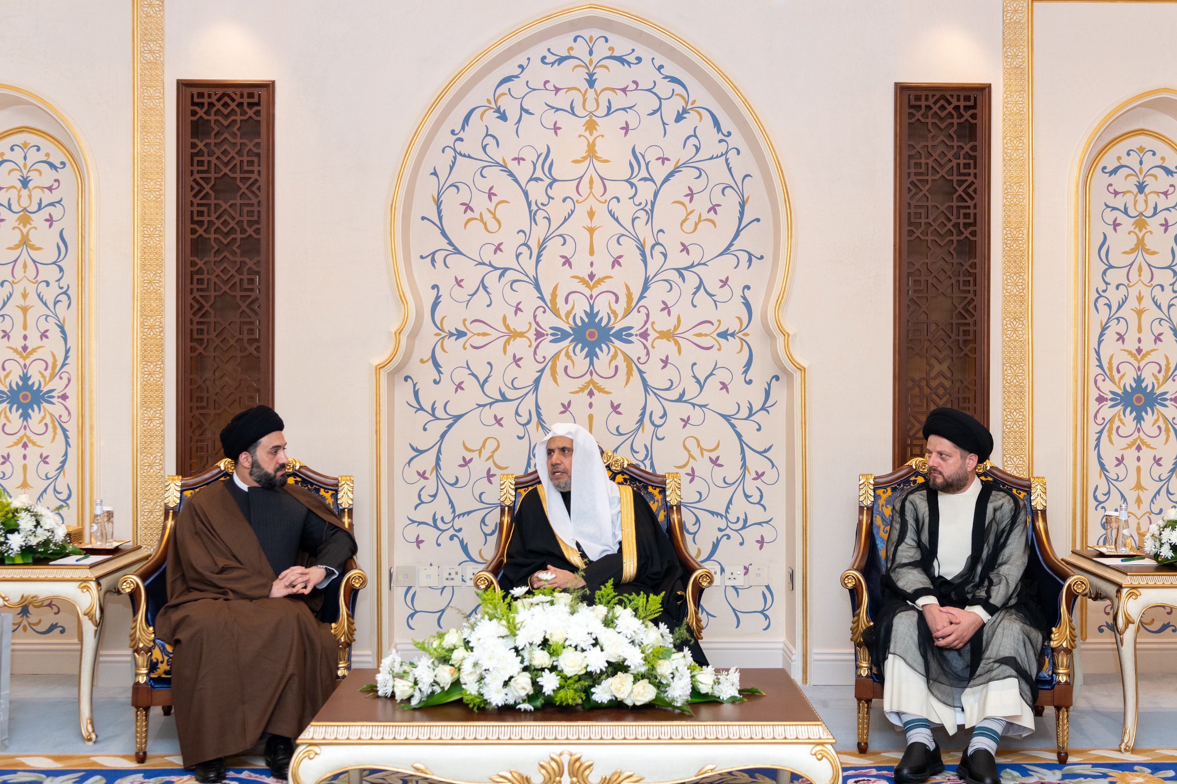 جناب دبیر کل، و رئیس انجمن علمای مسلمان آقای دکتر شیخ محمد العيسى  در مقر سازمان همبستگی در مکه مکرمه از تعدادی از رهبران دارالعلم امام خویی پذیرایی نمود؛ از جمله جناب آقای دکتر سید جواد الخویی، جناب آقای دکتر سید زید بحرالعلوم و دکتر کریم مومن در این نشست حضور داشتند