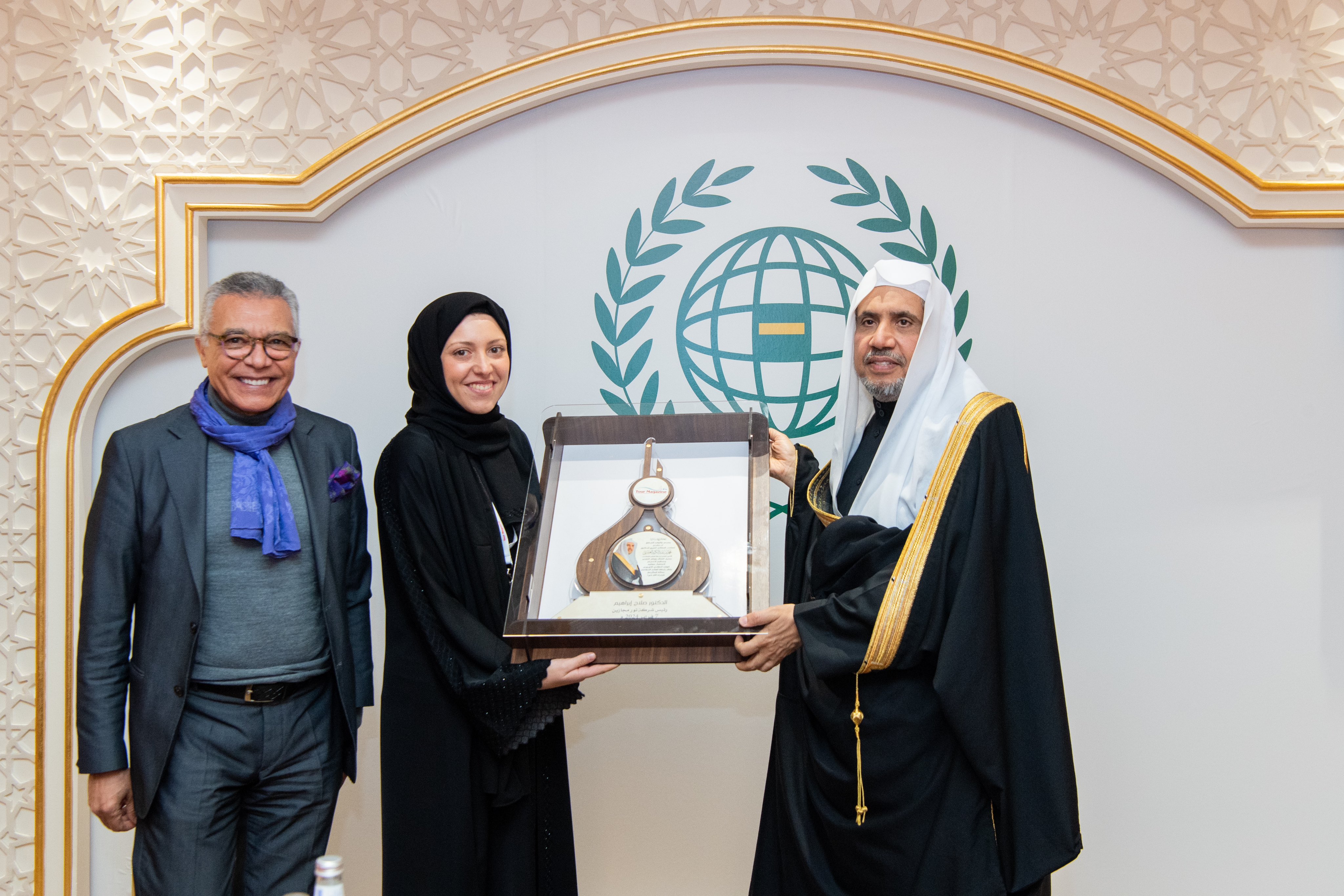 Makkah:His Excellency Sheikh Dr. Mohammad Al-Issa met with the student delegation from Muslim minorities in European universities at the Muslim World League headquarters 