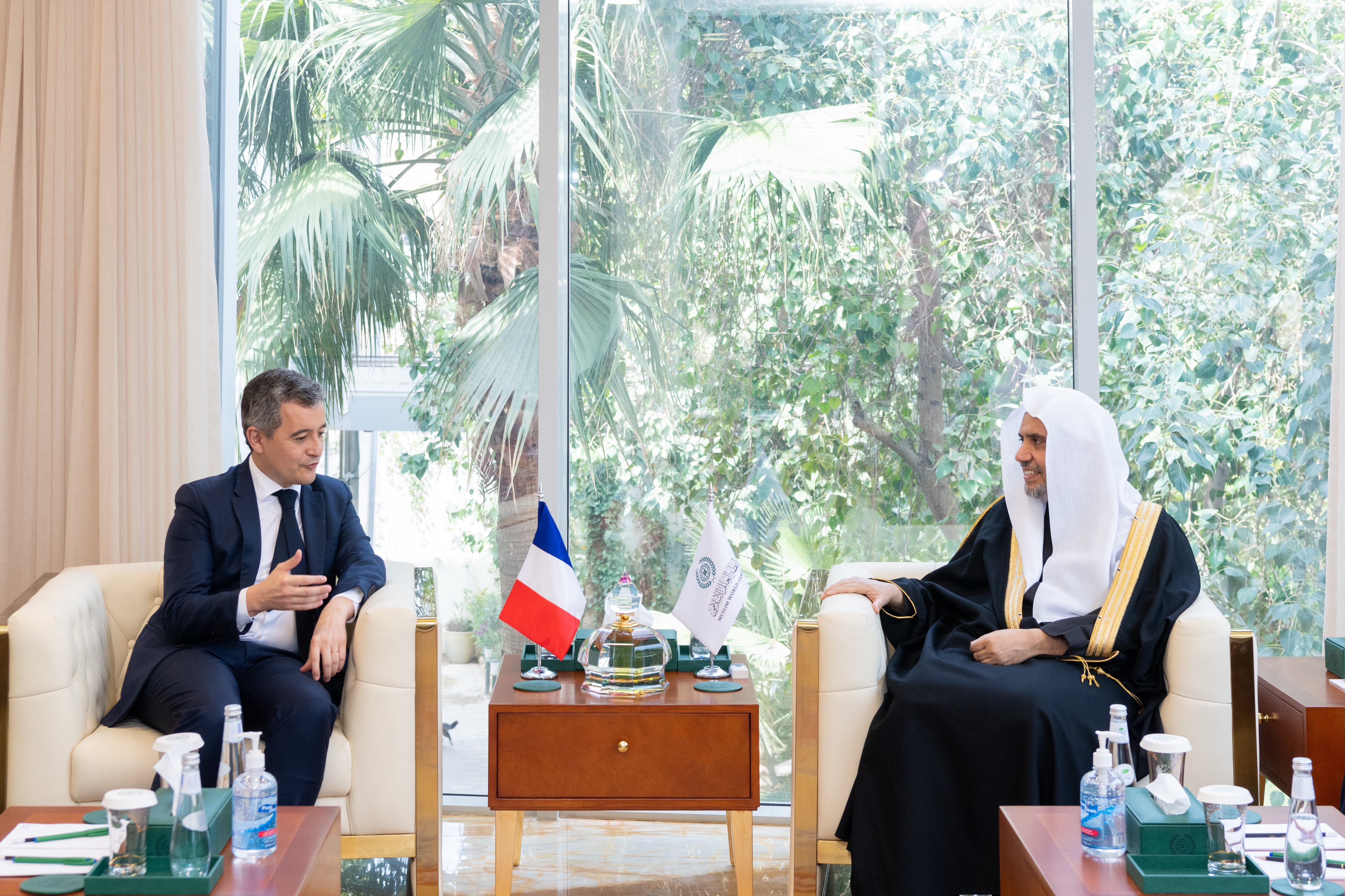 El Secretario General, Presidente de la Comisión de Ulemas Musulmanes, el sheij Mohammed Al-Issa, recibió en Riad al Ministro de Interior y de Ultramar de la República Francesa, Sr. Gérald Darmanin.