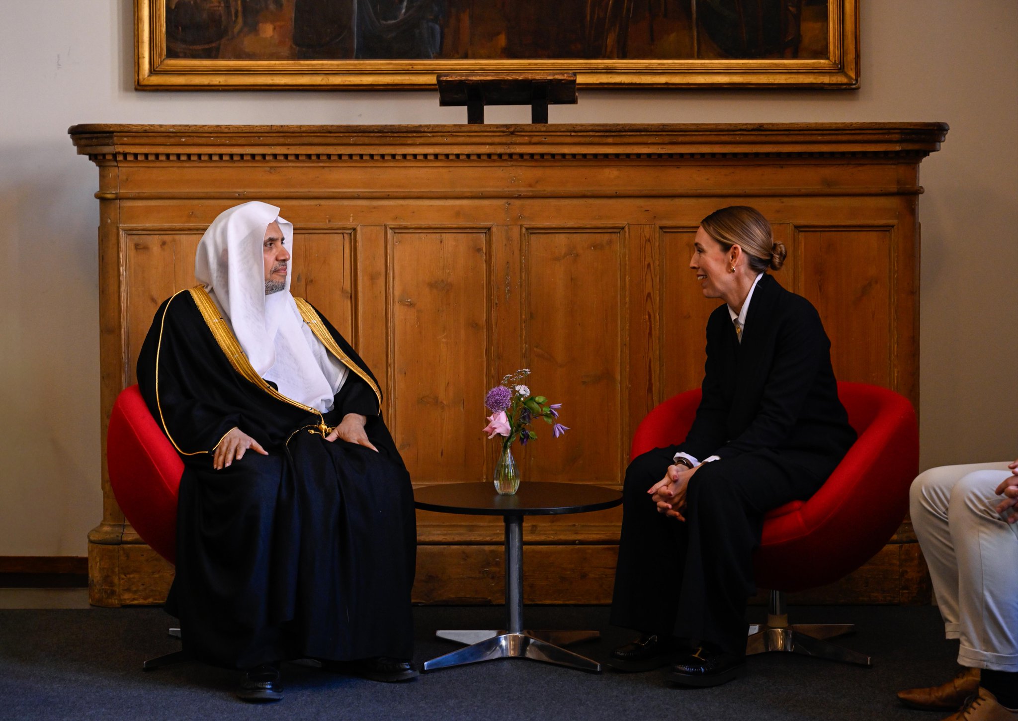 El Secretario General, el Sheij Dr. Mohammed Al-Issa, se reunió con la ex primera ministra de Nueva Zelanda, la Sra