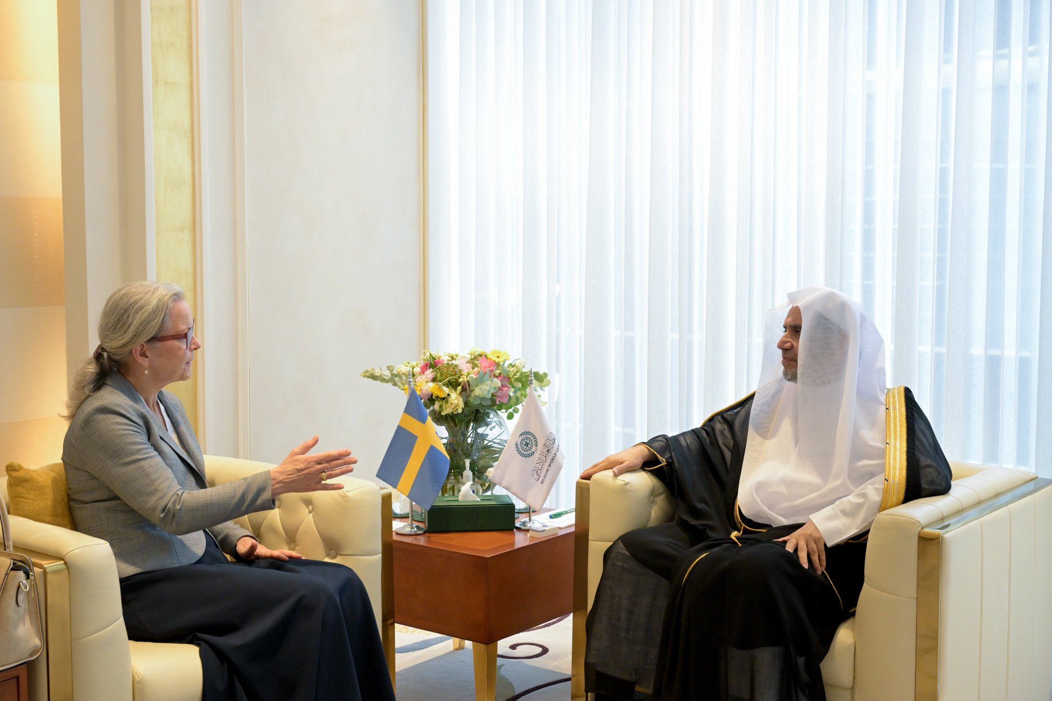 ‏استقبلَ معالي الأمين العام، رئيسُ هيئة علماء المسلمين، فضيلةُ الشيخ د.⁧‫محمد العيسى‬⁩ ‬⁩، في مكتبِه بالرياض، ظُهرَ  اليوم، سعادةَ سفيرة مملكة السويد لدى المملكة العربية السعودية، السيدة بيترا ميناندر. ‏وجرى خلال اللقاءِ مناقشةُ عددٍ من الموضوعات ذات الاهتمام المُشترَك.