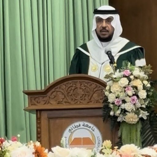 جناب بزرگوار معاون دبیر کل دکتر عبدالرحمن الزید به نیابت از جناب دبیر کل و رئیس انجمن علمای مسلمان، آقای دکتر ‌شیخ محمد العیسی، در مراسمی که دانشگاه فطانی در پادشاهی تایلند برای فارغ‌التحصیلان و خانواده‌هایشان برگزار کرد، شرکت نمود