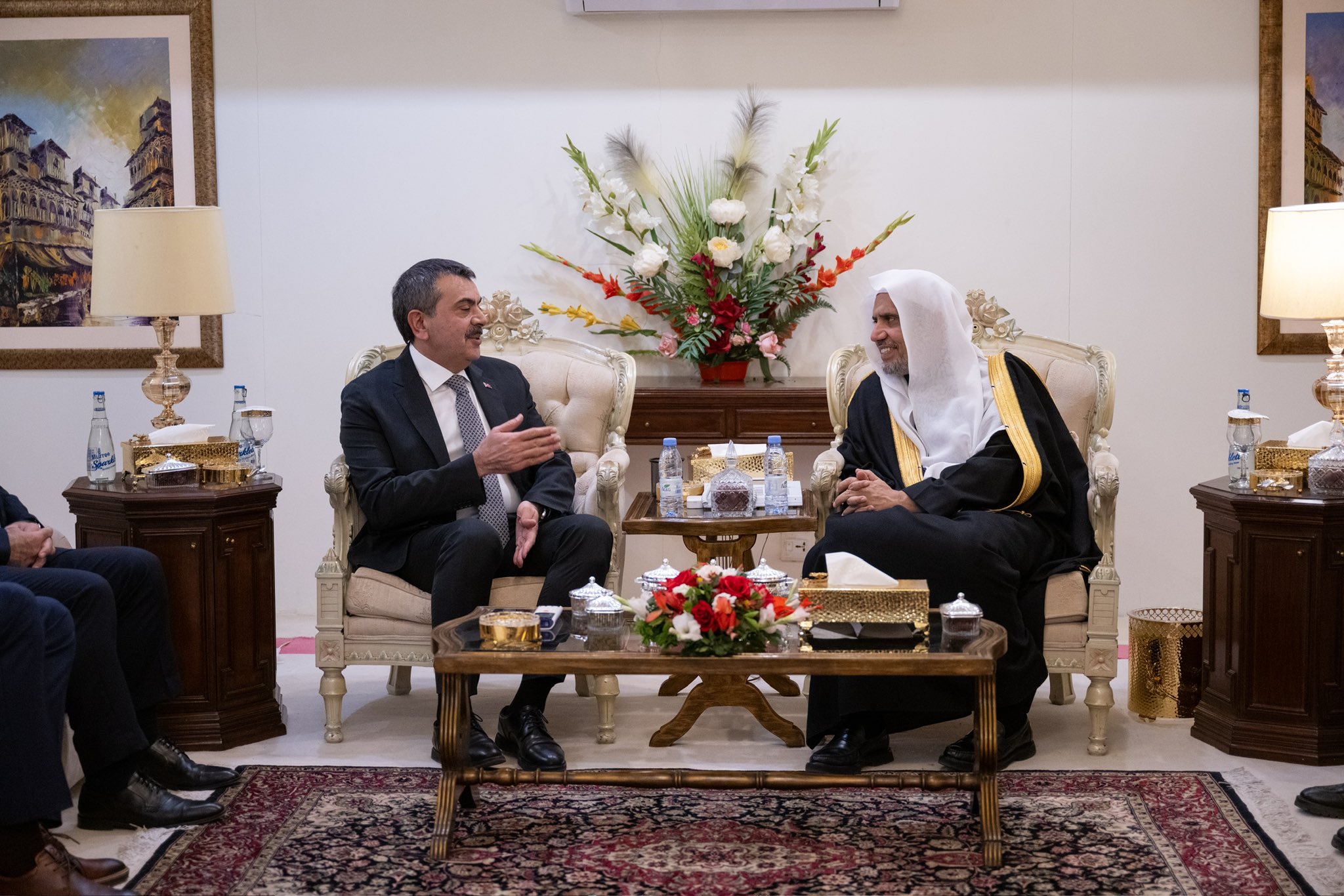 ‌جناب دبیرکل، و‌رئیس انجمن علمای مسلمان، آقای دکتر شیخ محمد العیسی   ، در محل اقامت خود در پایتخت پاکستان، “اسلام‌آباد”، میزبان ‌جناب وزیر آموزش ملی جمهوری ترکیه، دکتر یوسف تکین