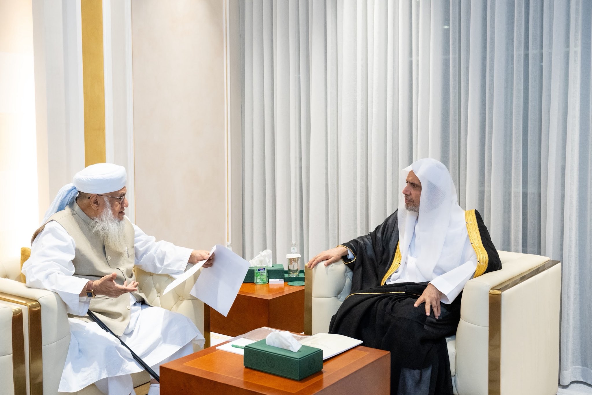 جناب دبیرکل و رئیس انجمن علمای مسلمانان، آقای دکتر شیخ محمد العیسی رئیس دانشگاه دارالعلوم هند، شیخ علامه خلیل‌الرحمن سجاد النعمانی ندوی را به حضور پذیرفت