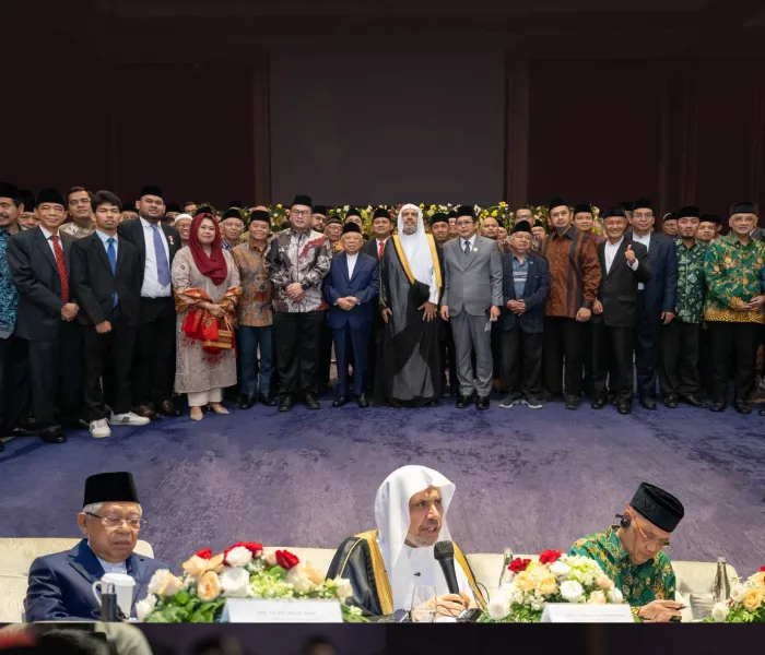 معالي الأمين العام، الشيخ د.⁧‫ محمد العيسى‬⁩‬⁩ يلتقي بعلماء إندونيسيا، ويتباحث معهم عددًا من القضايا الأكثر تداولًا على الساحة الإسلامية