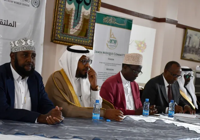 Sebagai alat untuk hidup berdampingan antar agama & budaya serta mempererat ikatan komunitas negara-negara yang beraneka ragam di seluruh dunia.  Liga Muslim Dunia meluncurkan program untuk melatih para imam & mubaligh di Afrika, bekerja sama dengan Dewan