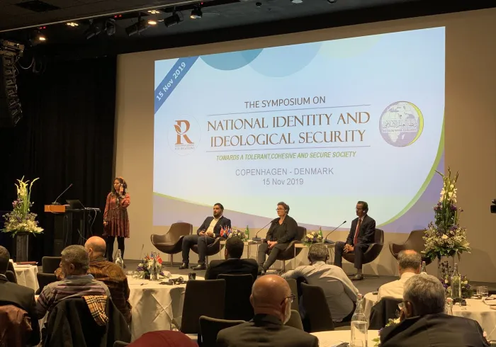 Le groupe d'experts au NIIS2019 d'aujourd'hui comprenait le sociologue danois Ahmad Durani, l'expert en terrorisme Lotte Lund et le membre du Comité du patrimoine mondial de UNESCO M. Awad Saleh. Ligue Danemark