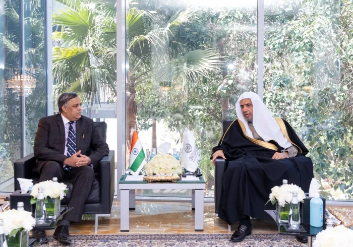 التقى معالي الأمين العام، رئيس هيئة علماء المسلمين، فضيلة الشيخ د. محمد العيسى‬⁩ في مكتبه بالرياض، سعادة سفير جمهورية الهند لدى المملكة العربية السعودية، السيد سهيل إعجاز خان، يرافقه وفدٌ من السفارة الهندية
