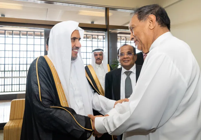 معالي رئيس البرلمان السريلانكي يحتفي بمعالي أمين عام ⁧رابطة العالم الإسلامي⁩ في جلسة البرلمان الرسمية