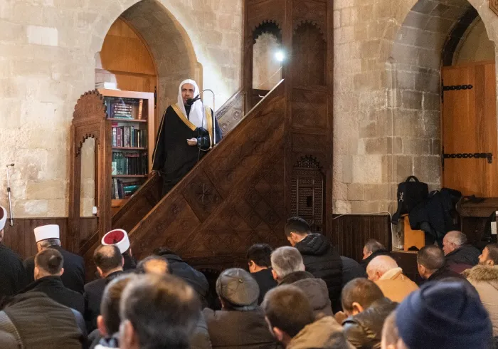 د.العيسى يخطب في جامع بلغراد بجمهورية صربيا