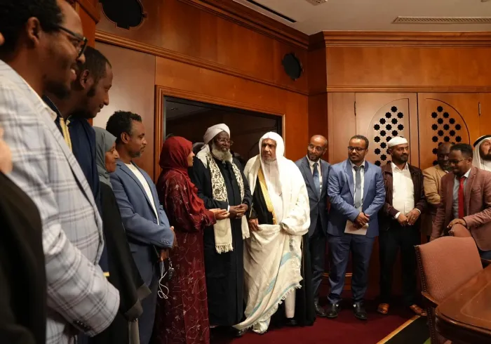 التقى معالي أمين عام رابطة العالم الإسلامي رئيس هيئة علماء المسلمين، فضيلة الشيخ الدكتور محمد بن عبدالكريم العيسى في العاصمة الإثيوبية أديس أبابا، جمعًا من أصحاب السماحة والفضيلة من كبار العلماء والمفتين في القرن الأفريقي