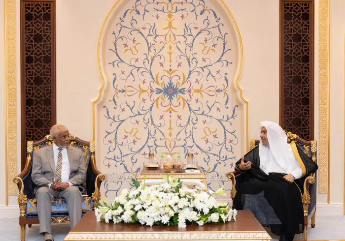 Le SG cheikh Mohammad Alissa, a reçu au siège de la LIM à La Mecque, l'envoyé spécial du président sri lankais, M. Naseer Ahamed