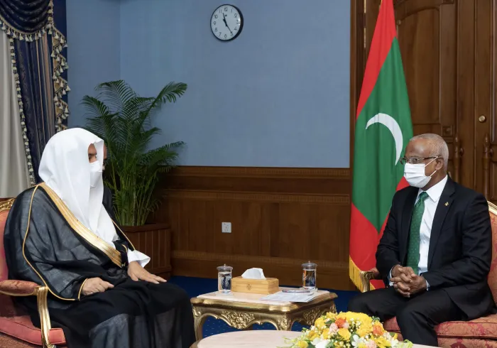 Presiden Republik Maladewa, Tuan Ibrahim Salih menerima Yang Mulia Syekh Dr.Mohammad Alissa di istana presiden di ibukota "Malé". Dalam pertemuan itu membahas sejumlah isu kepentingan bersama dan mengumumkan pembukaan kantor regional Liga di Maladewa atas keinginan Yang Mulia.