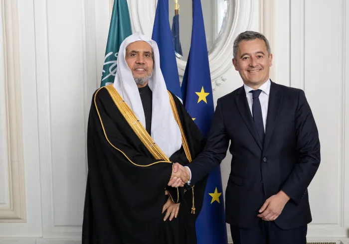 جناب آقای دکتر شیخ محمد بن عبدالکریم عیسی، دبیرکل سازمان همبستگی جهان اسلام و رئیس انجمن علمای مسلمان، در محل اقامت خود در پایتخت فرانسه «پاریس»، با جناب وزیر کشور فرانسه، آقای برونو روتایو، دیدار کرد