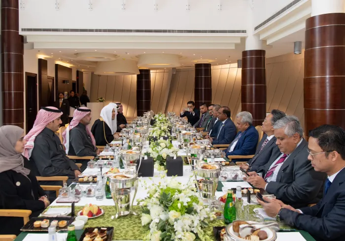 استقبل معالي الأمين العام، رئيس هيئة علماء المسلمين، فضيلة الشيخ د.‫محمد العيسى‬ وفدًا ماليزيًّا رفيعَ المستوى برئاسة معالي وزير الخارجية د.زامبري عبدالقادر