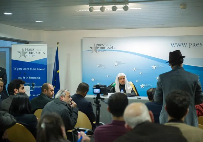 معالي أمين عام رابطة العالم الإسلامي مستضافاً في نادي الصحافة والإعلام بالاتحاد الاوروبي 