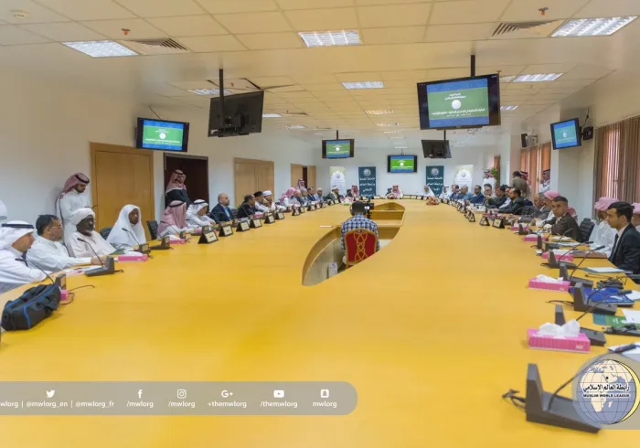 معالي الأمين العام مفتتحاً "الندوة الدولية للجاليات الإسلامية"