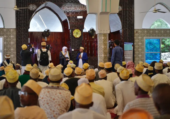اسلامی دنیا کے اندر اور باہر رابطہ عالم اسلامی ماحولیاتی مسائل کے بارے میں شعور اور بات چیت کے فروغ اور خالق کے تحائف  کے ضیاع اورتباہی سے حفاظت کو اپنی ذمہ داری مانتے ہوئے
