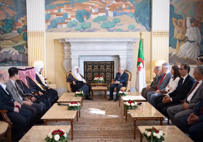 معالي رئيس ⁧مجلس الأمة⁩ الجزائري يستقبل معالي الأمين العام لرابطة العالم الإسلامي