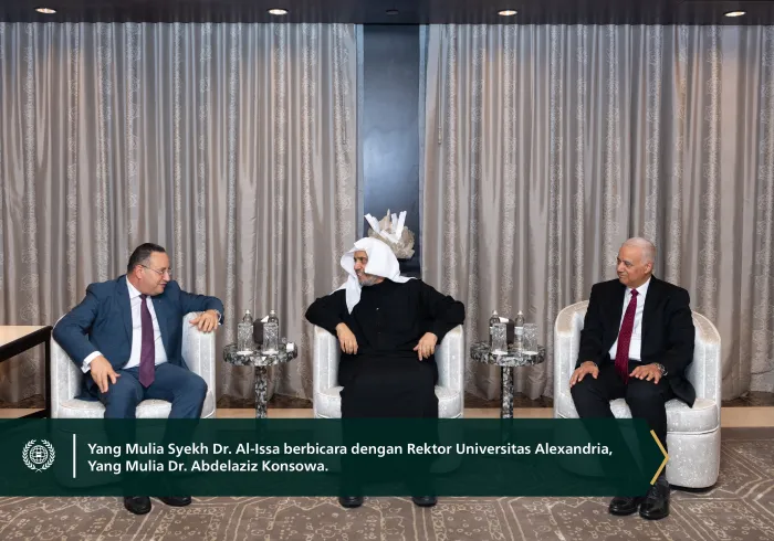 Yang Mulia Syekh Dr.Mohammed bin Abdulkarim Al-Issa , menerima Rektor Universitas Alexandria, Yang Mulia Dr. Abdelaziz Konsowa, dan Rektor Universitas Al-Alamein, Yang Mulia Dr. Essam El-Kordi