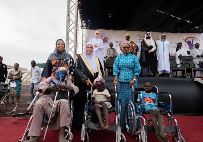 Dans le cadre de sa mission humanitaire à travers le continent africain, la LIM soutient les orphelins du Ghana en leur fournissant nourriture, abri et vêtements. Elle y mène également des projets éducatifs.