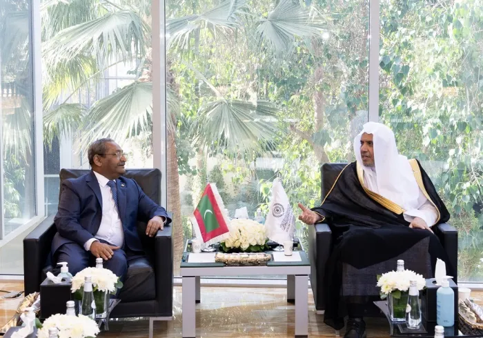 استقبل معالي الأمين العام، رئيس هيئة علماء المسلمين، فضيلة الشيخ د. ⁧‫محمد العيسى‬⁩، في مكتبه بالرياض ظهر اليوم، سعادةَ سفير جمهورية المالديف لدى المملكة العربية السعودية، السيد محمد خليل