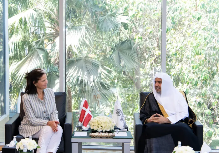 جناب دبیر کل، و رئیس انجمن علمای مسلمان، جناب شیخ دکتر محمد العيسى  در دفتر خود در ریاض، از جناب محترم سفیر دانمارک در مملكت عربستان سعودی، سركار خانم لیزالوته پليسنر، به همراه معاون بزرگوار ایشان، آقای اسبیورن مولر کریستنسن استقبال كرد.