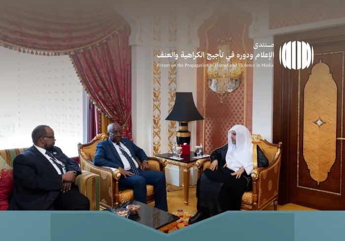 ‏في إطار أعمال المنتدى الدولي: "الإعلام ودوره في تأجيج الكراهية والعنف.. مخاطر التضليل والتحيز": ‏التقى معالي الأمين العام، رئيس هيئة علماء المسلمين، فضيلة الشيخ د. ⁧‫محمد العيسى‬⁩‬⁩ بجدة، معالي وزير الإعلام والثقافة والسياحة في جمهورية الصومال الفيدرالية، السيد داوود أويس جامع. ‏وجرى خلال اللقاء مناقشةُ جملةٍ من الموضوعات ذات الاهتمام المشترك، إضافة إلى بحث تفعيل مخرجات المنتدى ونشر توصياته، ولا سيما ميثاق جدة للمسؤولية الإعلامية.