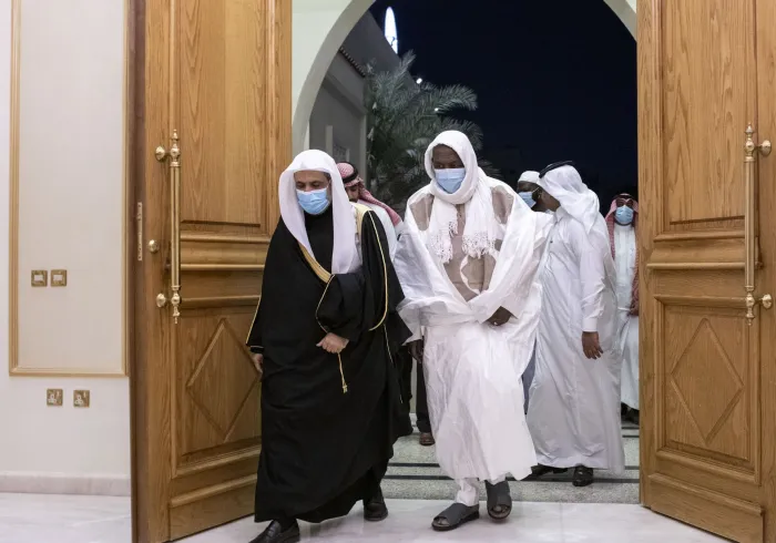 Mohammad Alissa a reçu Cheikh Mahmoud Deko, Coordonnateur général de l'Assemblée des gens de la Sounna et du groupe au Mali pour discuter des moyens de renforcer l'action conjointe, l'harmonie nationale et religieuse dans toute l'Afrique et de faire face à l’idéologie extrémiste.