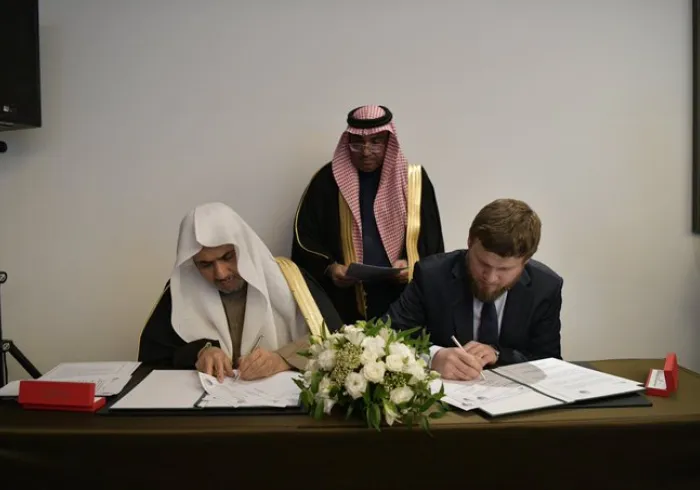 L'année dernière, la LIM a signé un accord de coopération avec le Fonds pour la Culture, la Science et l'Éducation islamiques dont l’objectif est de promouvoir le dialogue entre les communautés musulmanes et non musulmanes de toute la Russie.